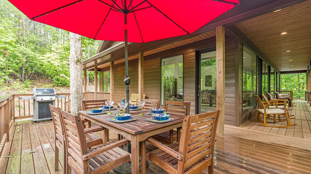 Sautee Nacoochee Cabin | Bearadise Bungalow | Luxurious Canopy Retreat | Hot Tub | Fire Pit | Pool Table