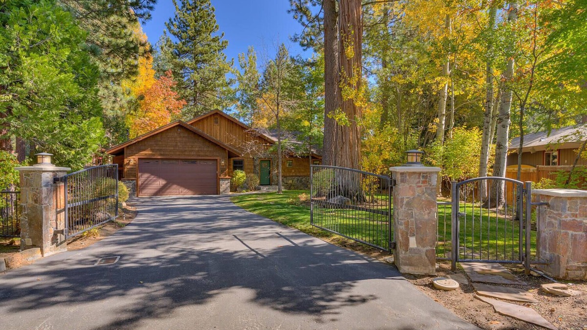 Tahoe Sierra Estates House | Bearadise Cabin- TLUXP