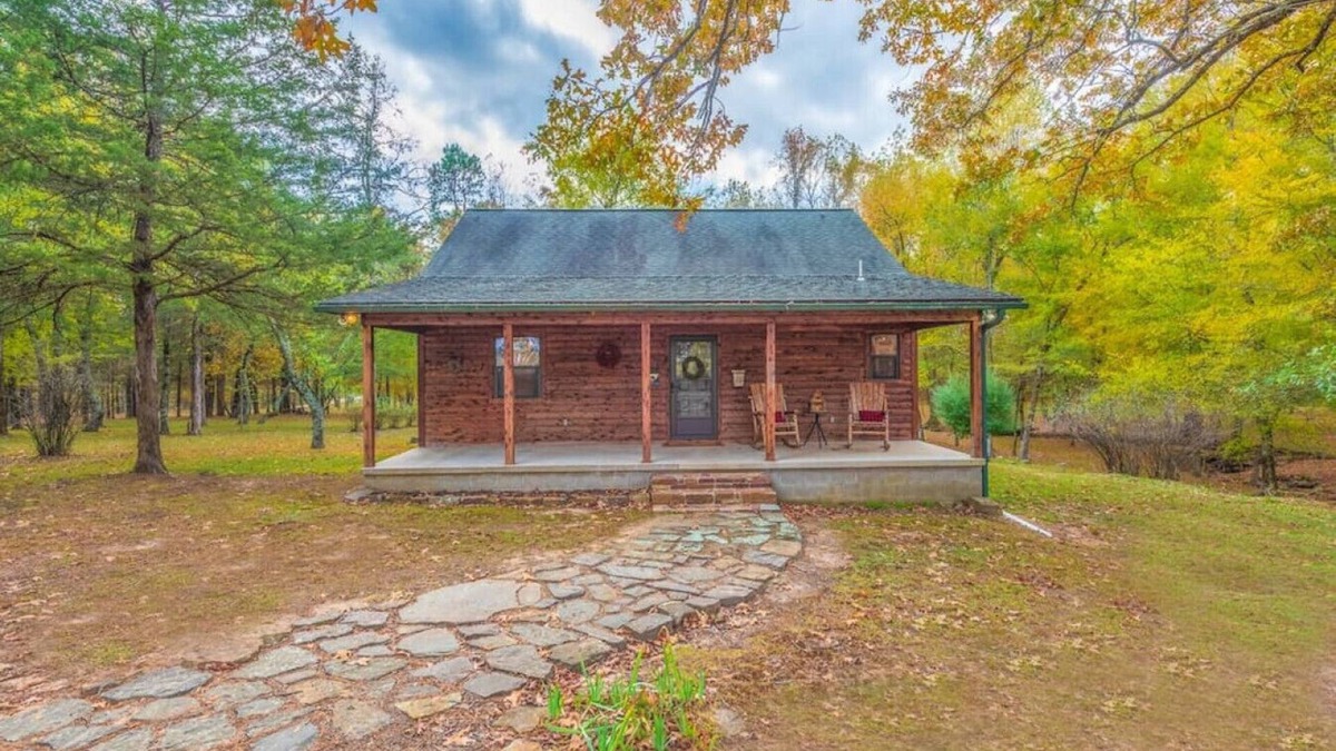 Winrock House | BearCreek Cabin, Nostalgic, Park-like setting