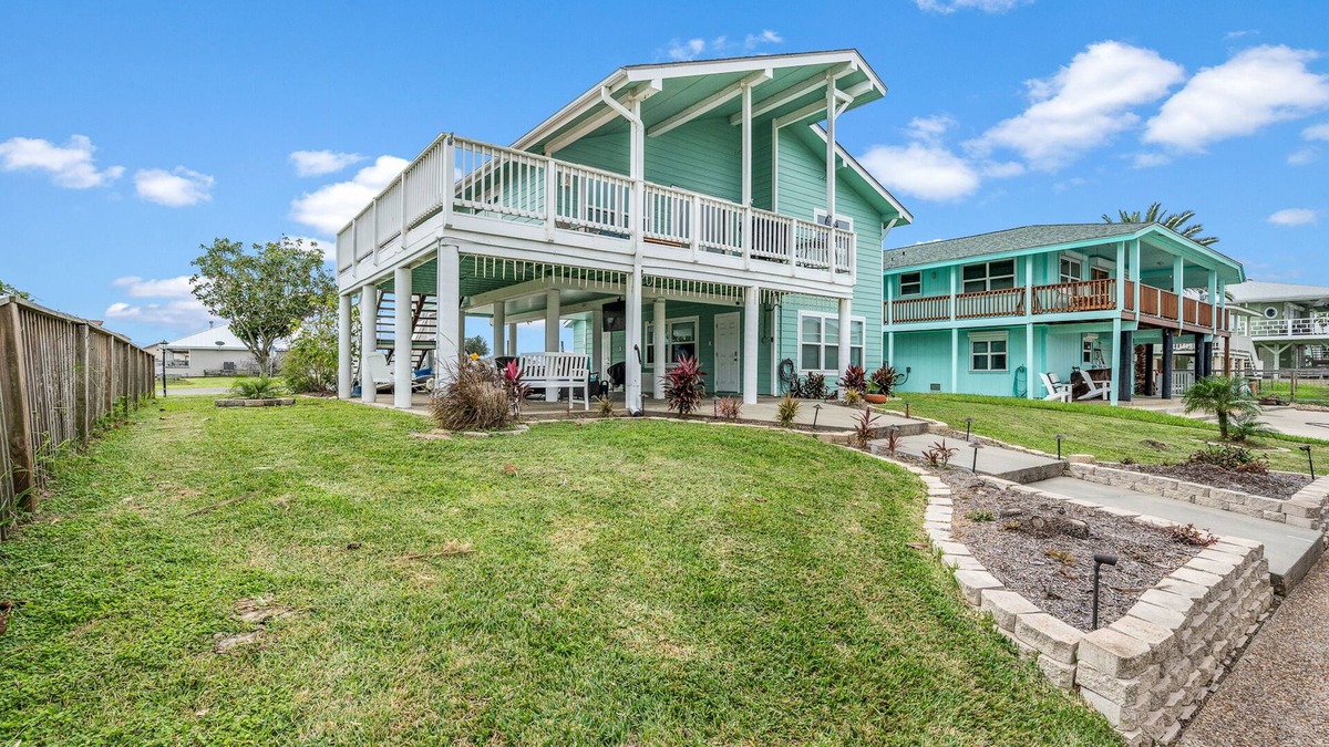City-by-the Sea House | Bearfoot Bungalow | Cozy Bayfront Beauty Near Area Fun!