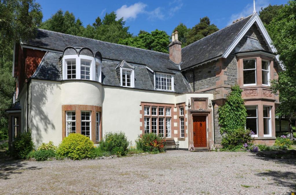 Glen Urquhart House | Bearnock Lodge