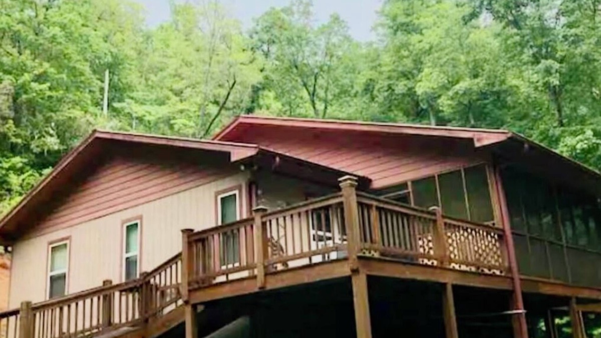 Rabun Gap Cabin | BearPaw Cabin- Charming and cozy cabin in the woods- WiFi-Pet Friendly-Secluded