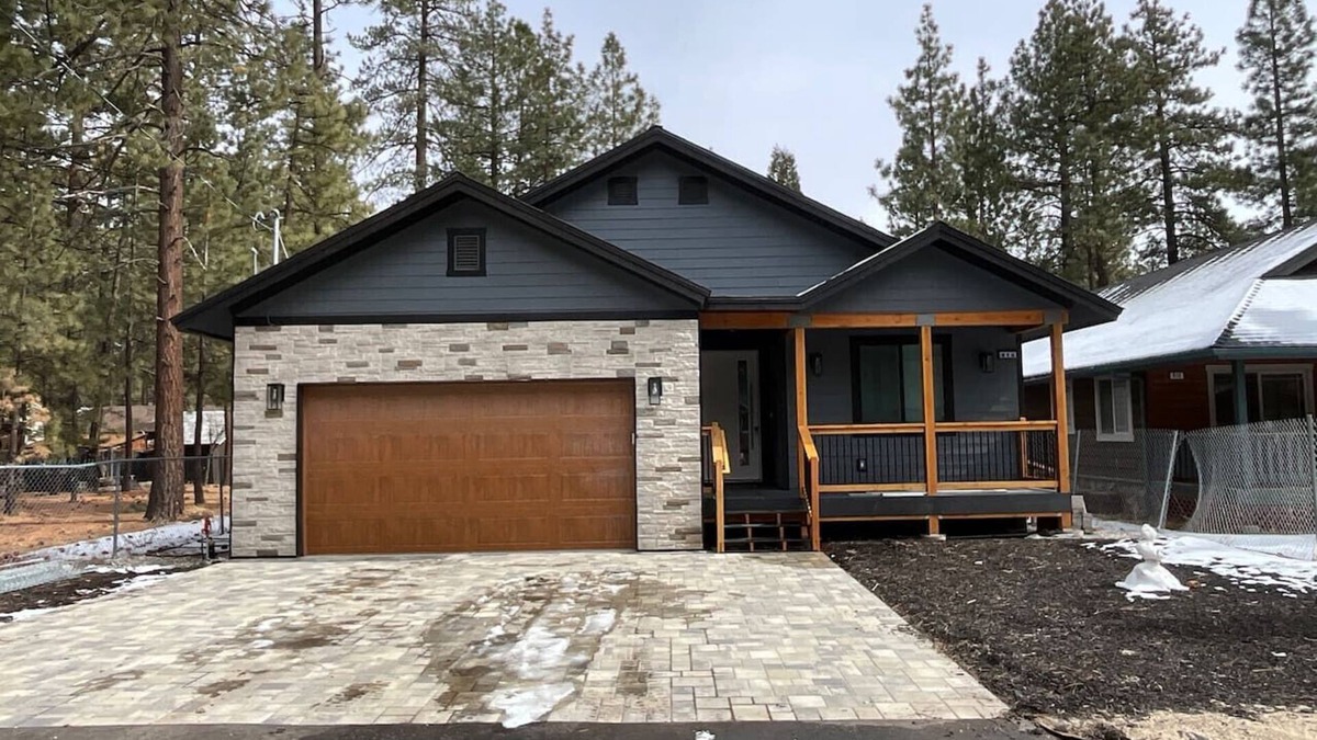 Peter Pan House | BearPort Cabin Spacious 4 Bedroom 3 Bath Big Bear