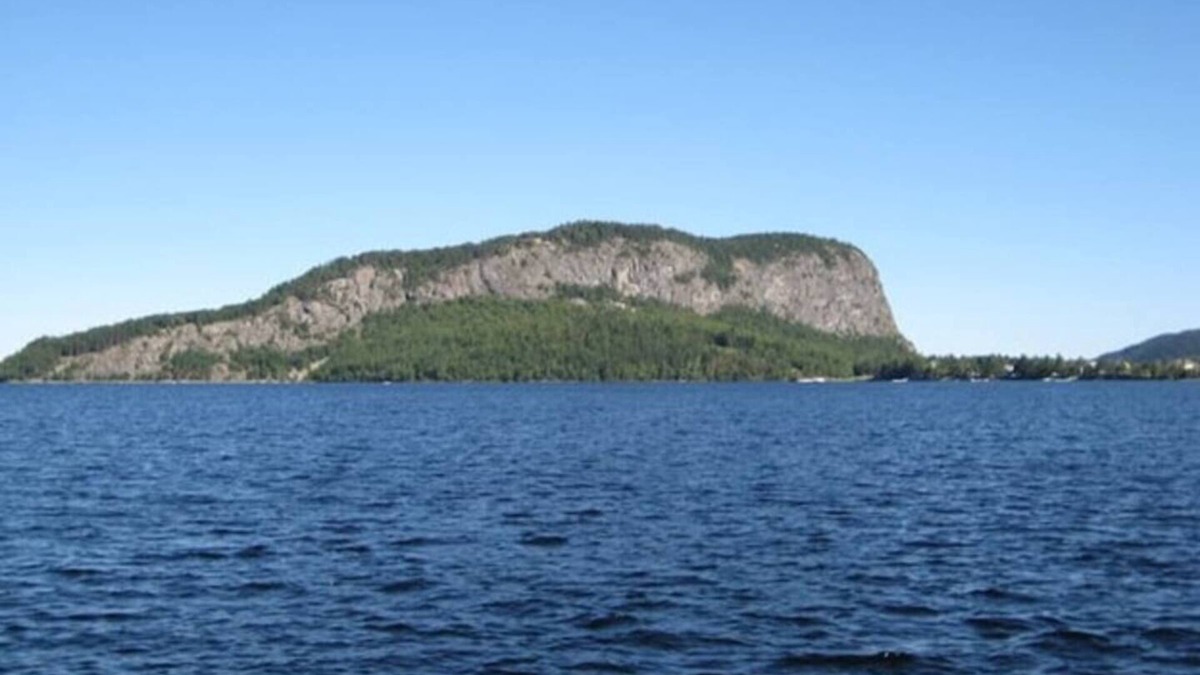 Northwest Piscataquis Bed & Breakfast | Bears Den Lodge B & B Room 4