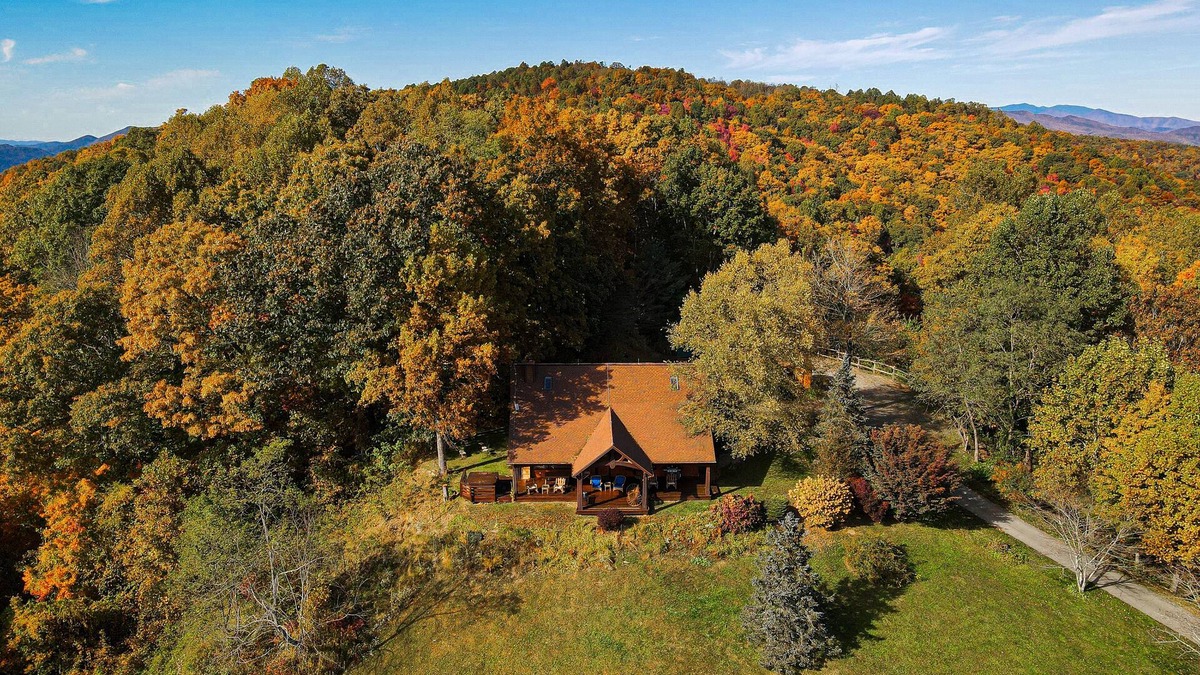 Gerton House | Bearwallow Cottage | Mountain Cottage with Hiking, Biking, and Views!