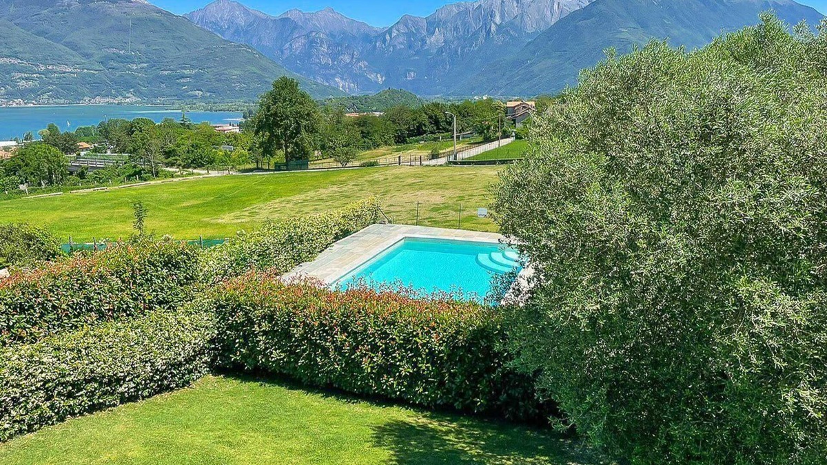 Colico Apartment | Beata Rose holiday flat with pool