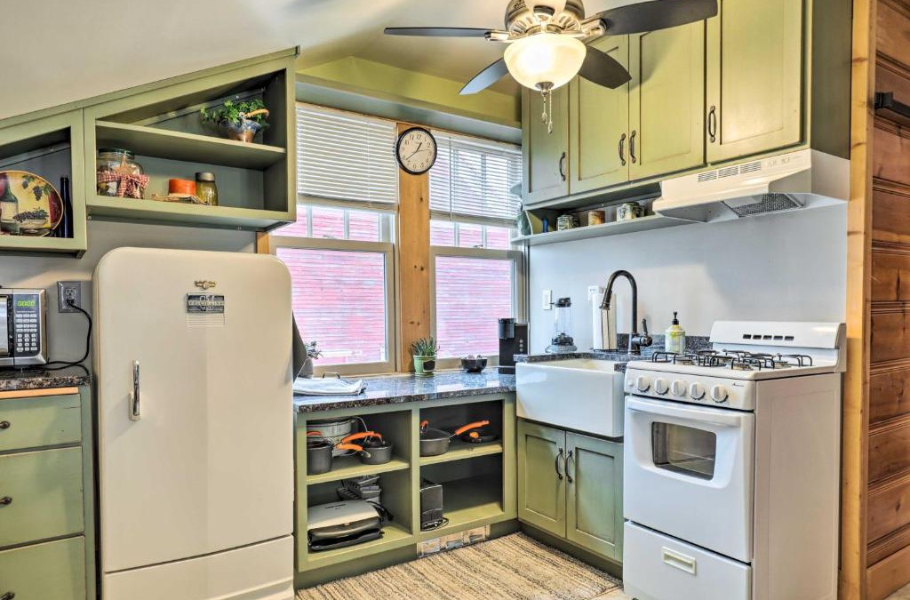 Holmesville Apartment | Beatrice Studio with Fire Pit Near Golf!