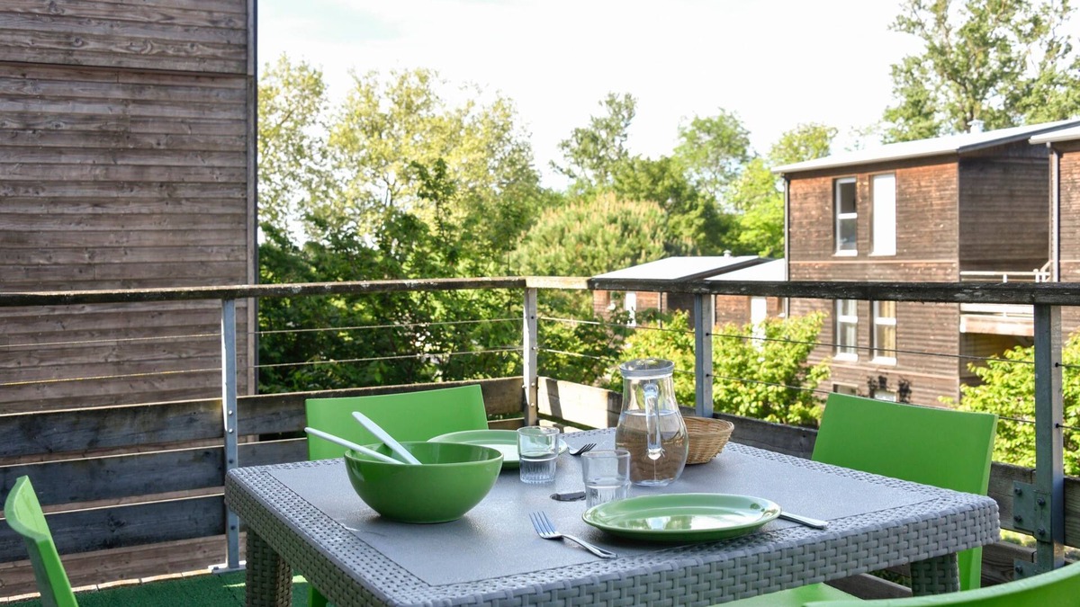 Montreal Condo | Beau T2 + terrasse privée | Piscine extérieure
