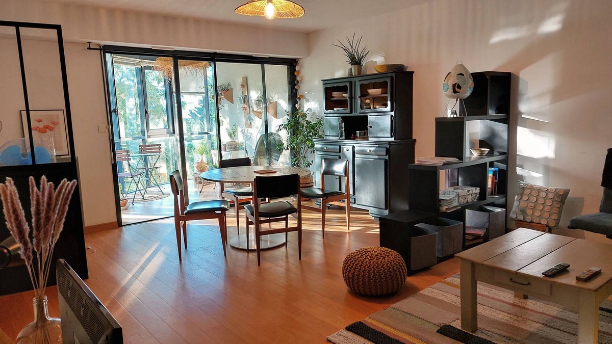 Challans Apartment | Beau T3 Calme 2 Chambres/loggia vue Jardin/20 mn des Plages/challans Centre