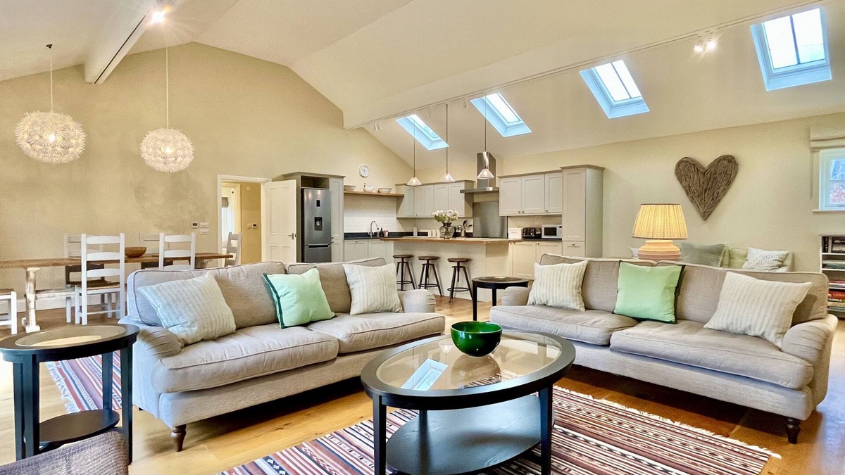 North Stoke Cottage | Beaufort Barn by inspirestays-com - a cottage that sleeps 6 guests in 3 bedrooms