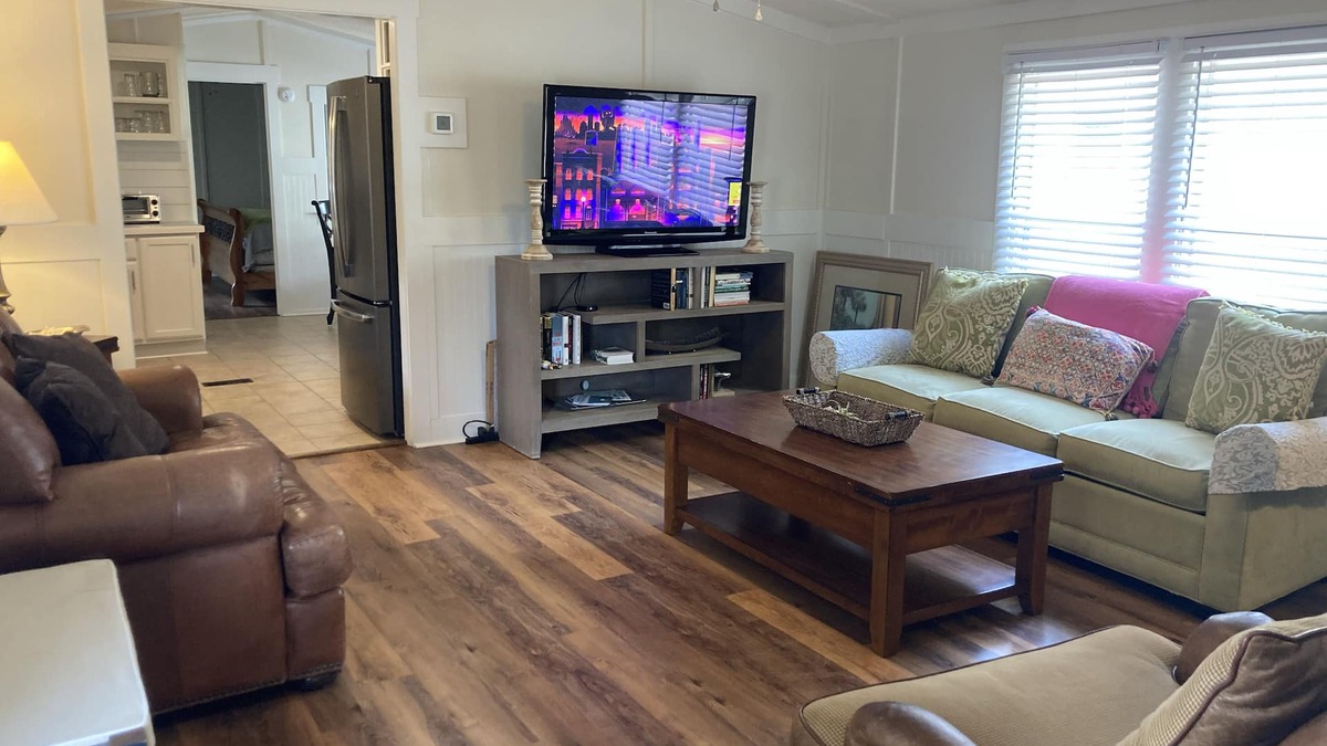 Burton House | Beaufort -Close to Parris Island and Historic Downtown, New Renovation, Sleeps 8