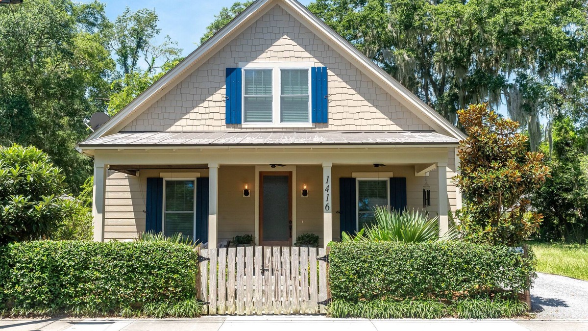 Pigeon Point House | Beaufort Cottage in Pigeon Point Near Downtown Beaufort and Paris Island