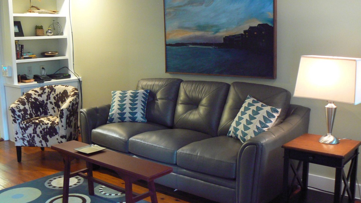 The Old Commons House | Beaufort in Bloom! Historic District artist's townhouse, WALK EVERYWHERE!