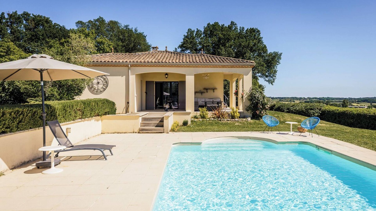 Le Cler House | Beaumont, beautiful villa with private swimming pool and jacuzzi
