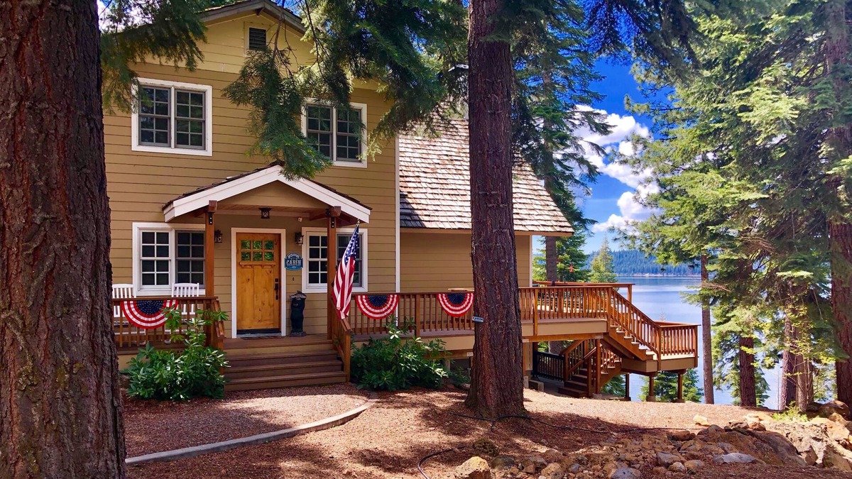 Lake Almanor Country Club House | Beautiful Lakefront Home in LACC-Spectacular Views! Private Dock/Buoy