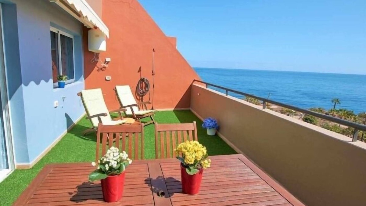 Radazul Apartment | Beautiful holiday home with sea views +beach+WIFI