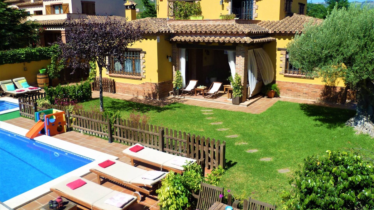 L'Hospitalet de l'Infant Villa | Beautiful and quiet villa near beach. Large garden, fenced pool and barbecue