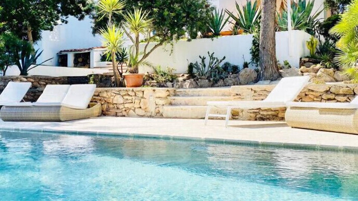 Sant Josep de sa Talaia House | Beautifully renovated vila 2 steps from the beach (max 8 adults or 6 adults and 4 children)