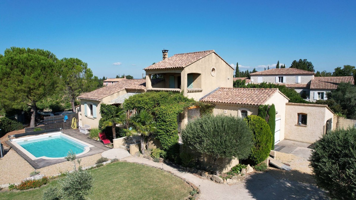 Sainte-Cecile-les-Vignes House | Beautiful villa with pool
