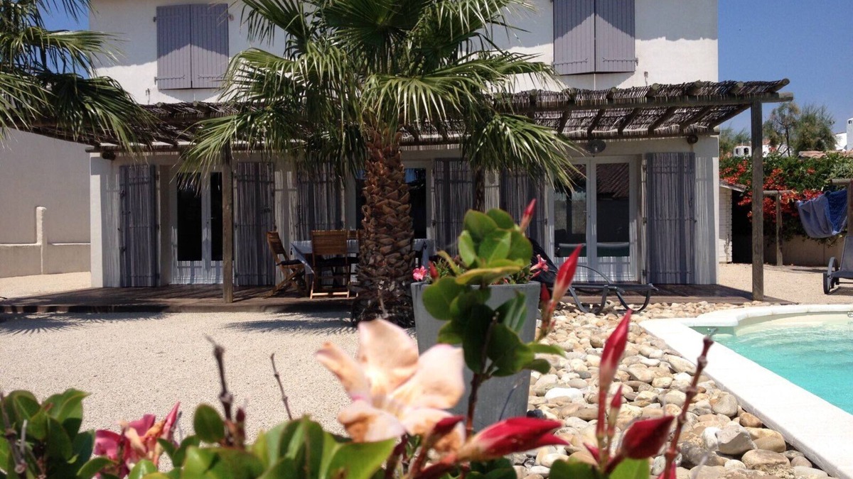 Saintes-Maries-de-la-Mer House | Beautiful Villa with Pool