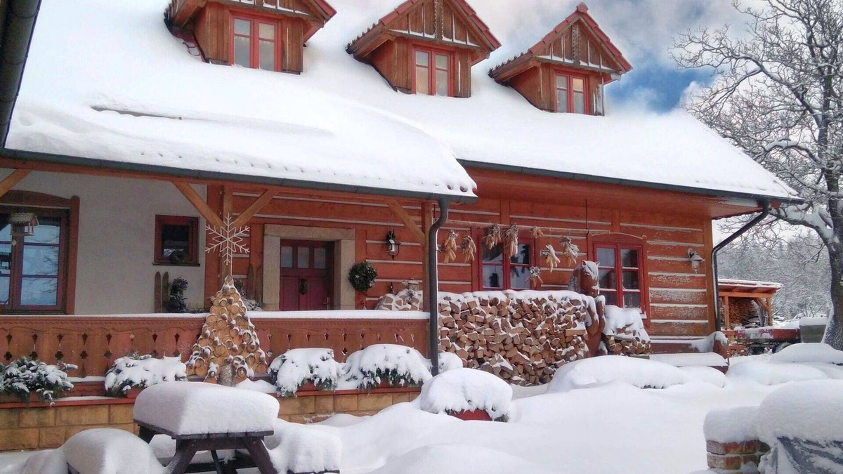 Uhlejov Villa | Beautiful private villa for 24 guests with WIFI, private pool, TV, terrace, pets allowed and par.