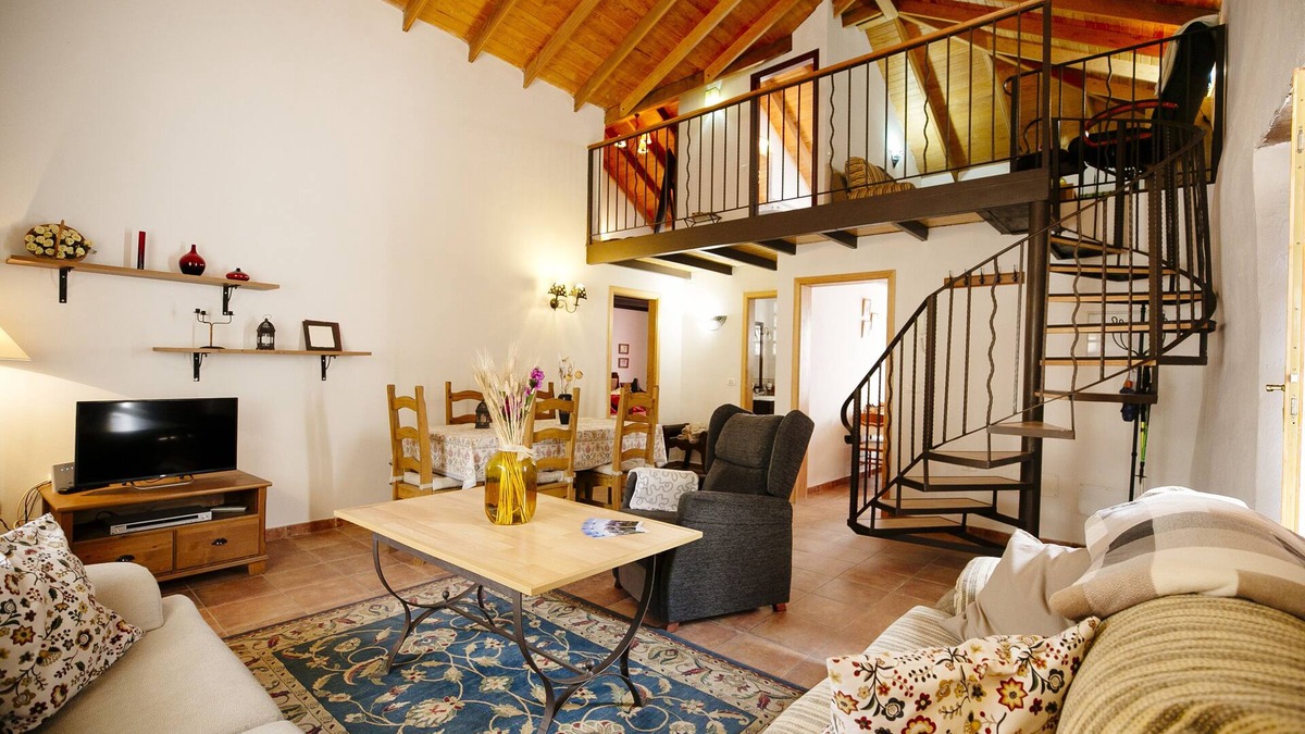 Santa Lucia Cottage | Beautiful traditional house in rural surroundings