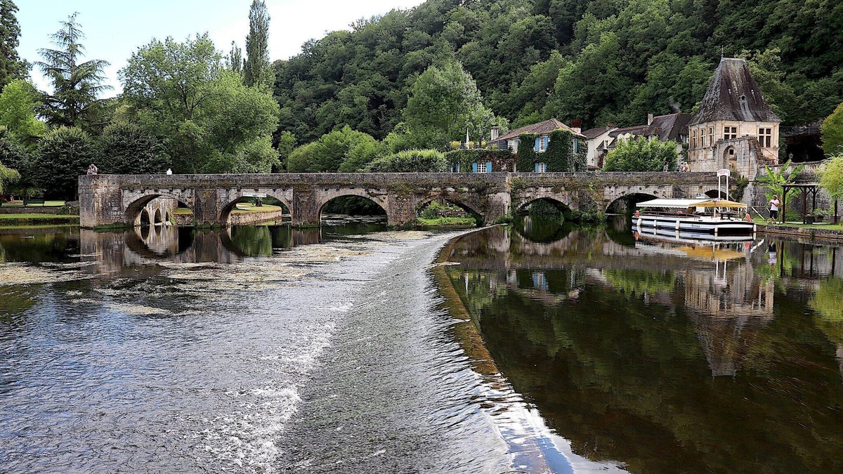 Saint-Pierre-de-Frugie House | Beautiful holiday home with lake 15min by bike