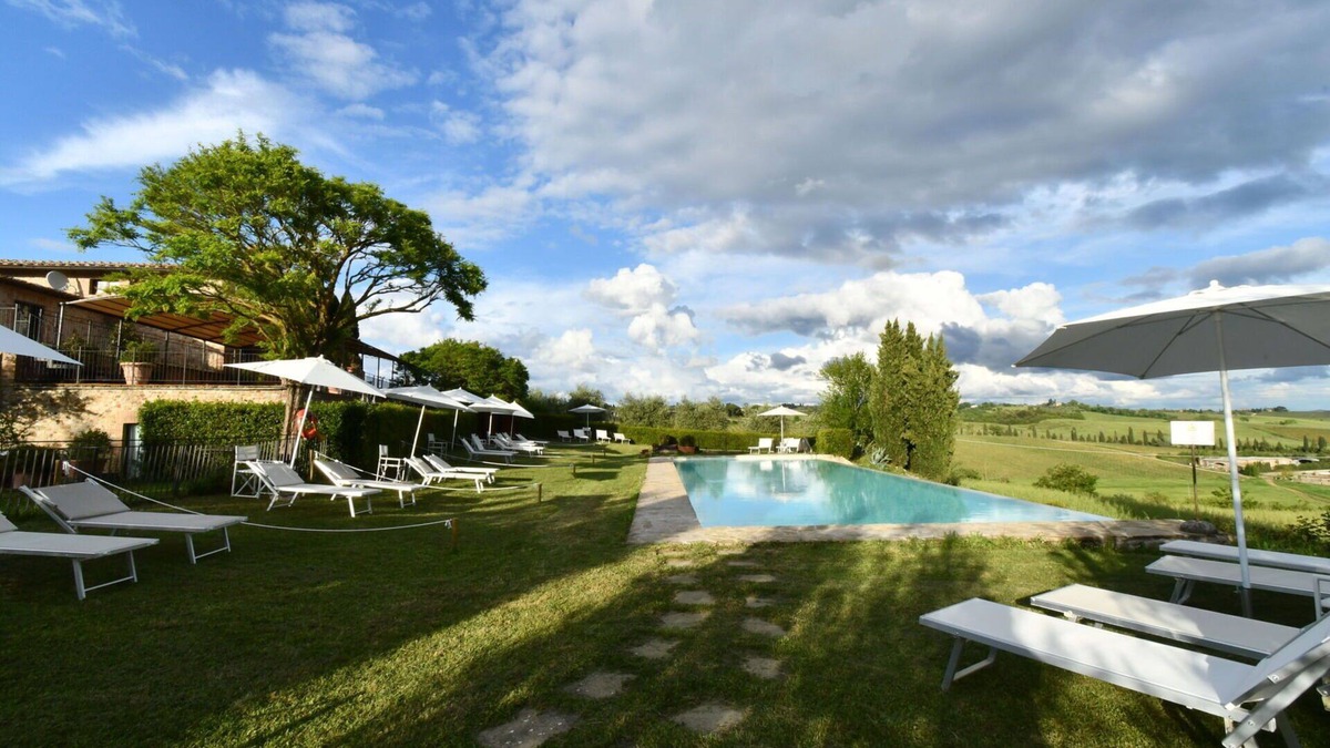 Ponte di Gabbiano Apartment | Beautiful apartment for 4 people with A/C, WIFI, pool, TV, pets allowed and parking, close to Si.