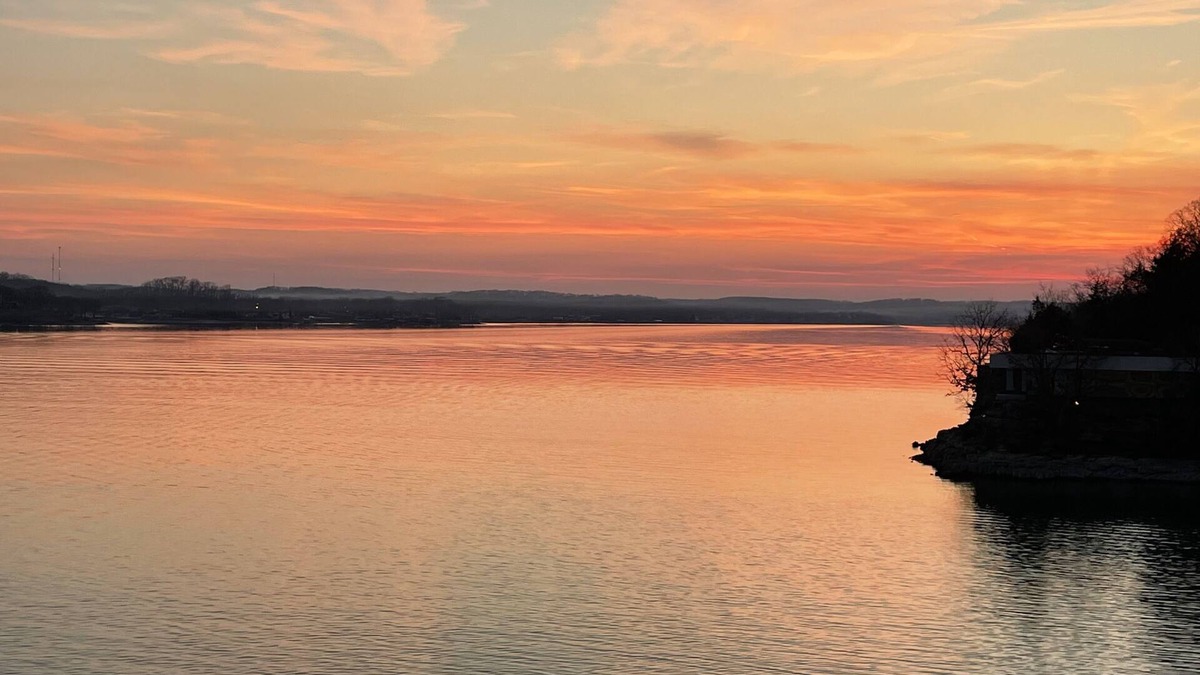 Village of Four Seasons Condo | Beautiful Lake of the Ozark views - Main channel, minutes to Bagnell Dam & Golf.
