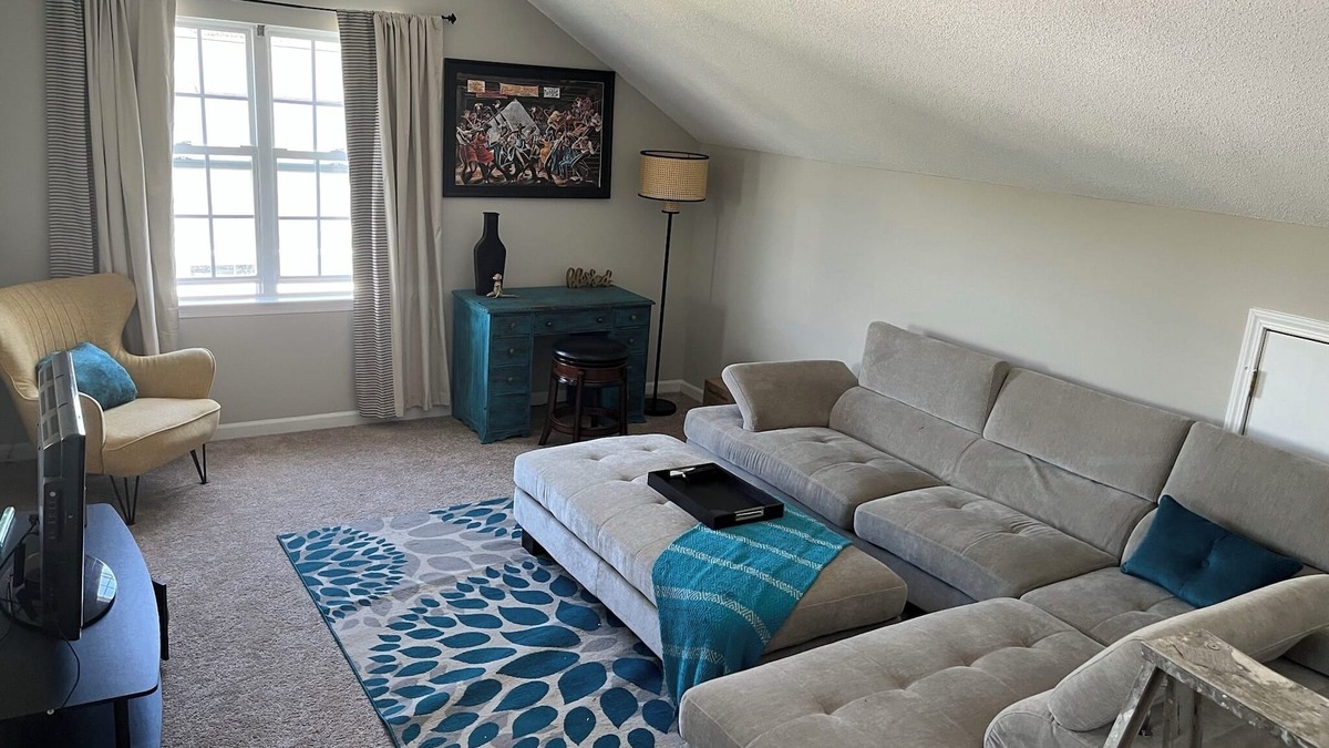 Prosperity Church Road House | Beautifu 3-bedroom house with WiFi and AC in delightful Charlotte