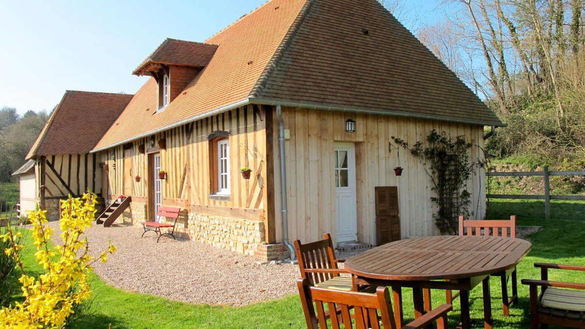 Courtonne-la-Meurdrac House | Beautiful private villa for 5 people with WIFI, TV, pets allowed and parking