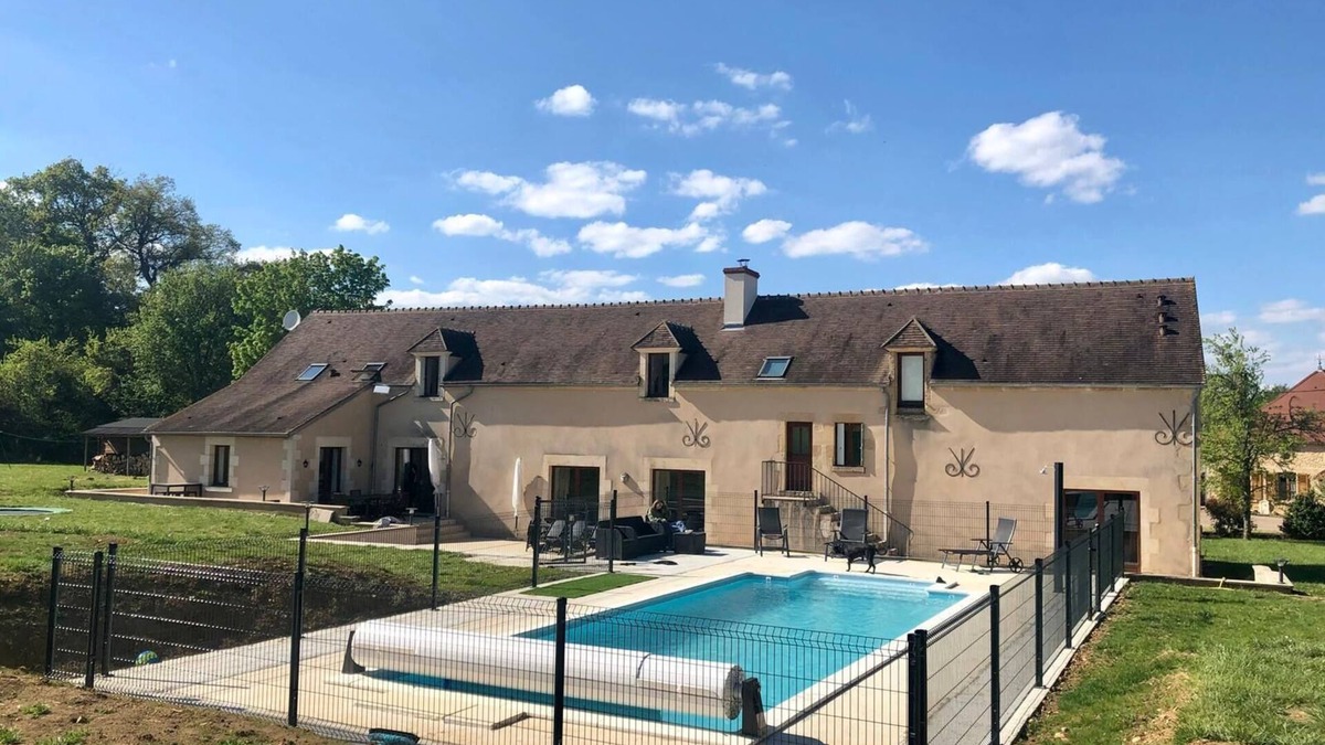 Saint-Malo-en-Donziois Other | Beautifully Converted Farmhouse, family friendly with heated pool, huge garden