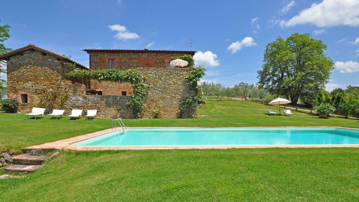 Castelnuovo Berardenga Apartment | Beautiful apartment for 2 people with WIFI, A/C, pool, pets allowed and panoramic view