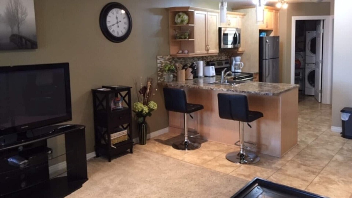 Regina House | Beautiful 1 & 2 Bedroom Suites located in East Regina - Fines Drive - Excellent 1 Bedroom - Great Value - Unit 5