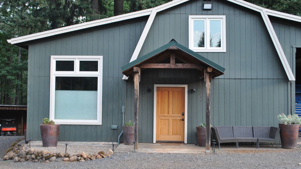 Molalla House | Beautiful 1,400 sq ft guesthouse on country property mins. from Silverton.