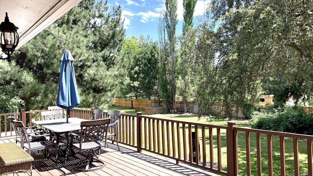Eagle House | Beautiful 1 acre 5 bd in Eagle- hot tub & pingpong