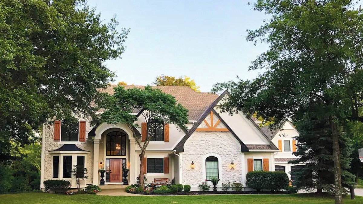 Olathe House | Beautiful 1-Bdrm Private Suite - Like a Resort Overlooking a Creekside Backyard