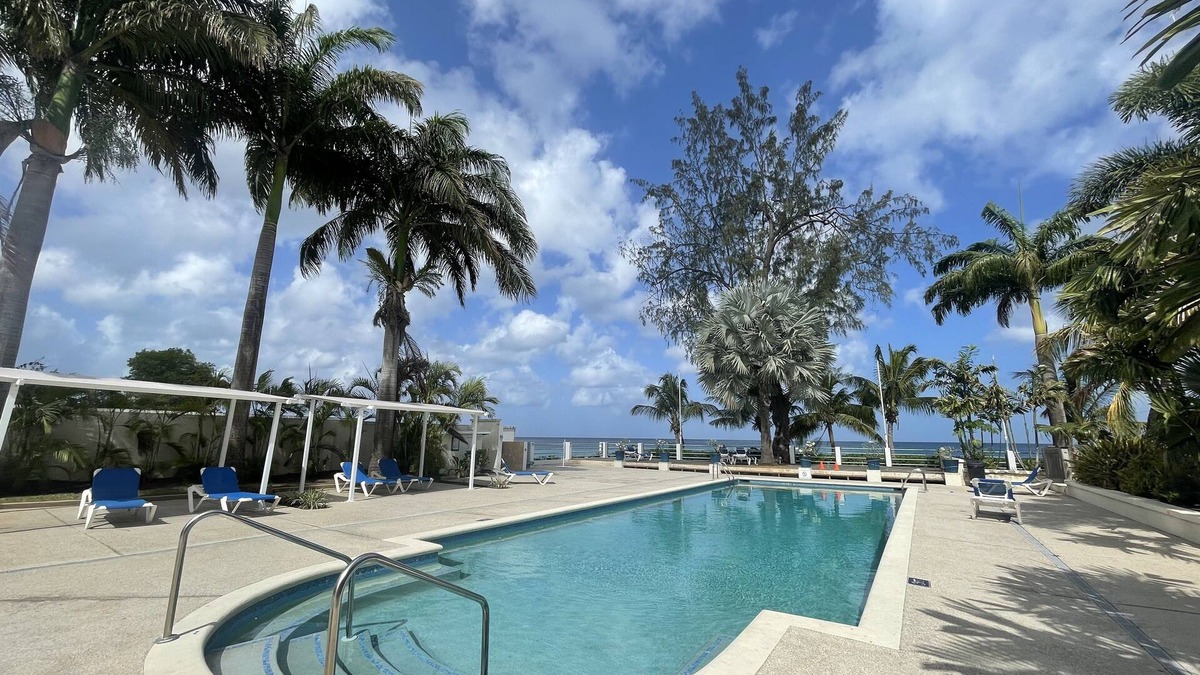 Sunset Crest Apartment | Beautiful 1 Bed Apartment on West Coast - Close to Beach
