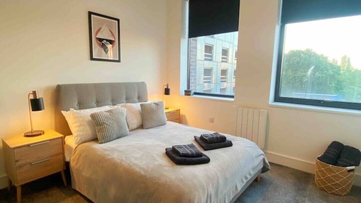 Sheldon Apartment | Beautiful 1 Bed Flat near NEC with secure parking