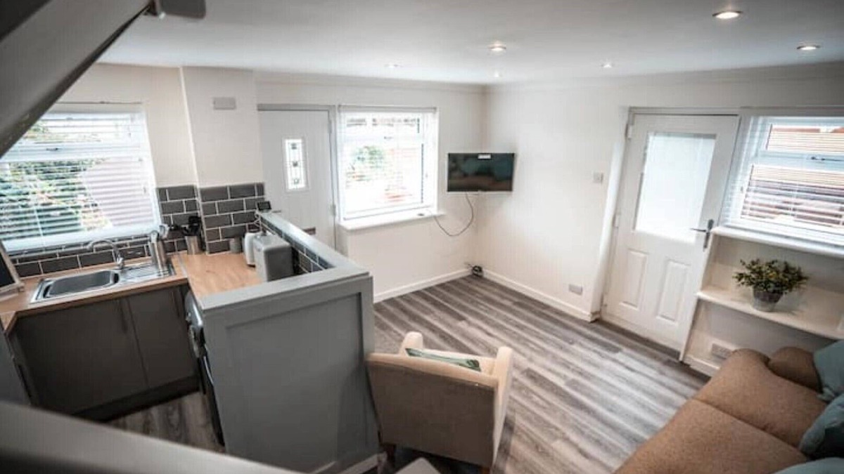 Prestatyn Apartment | Beautiful 1 bed house in Prestatyn Garden/Parking.