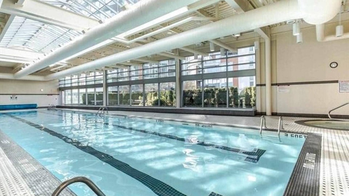 Gastown Apartment | Beautiful 1 bedroom apartament with hot-tube, pool and gym in the heart of city