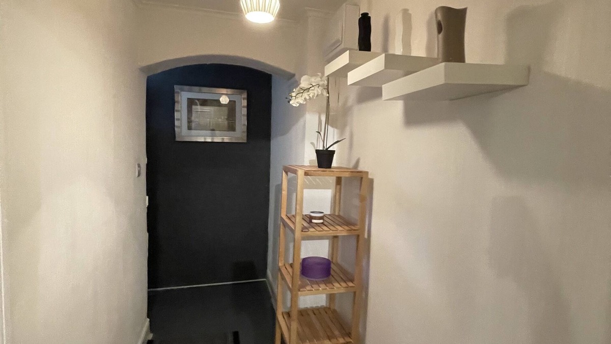 Wainscot Apartment | Beautiful 1 bedroom apartment with private entrance