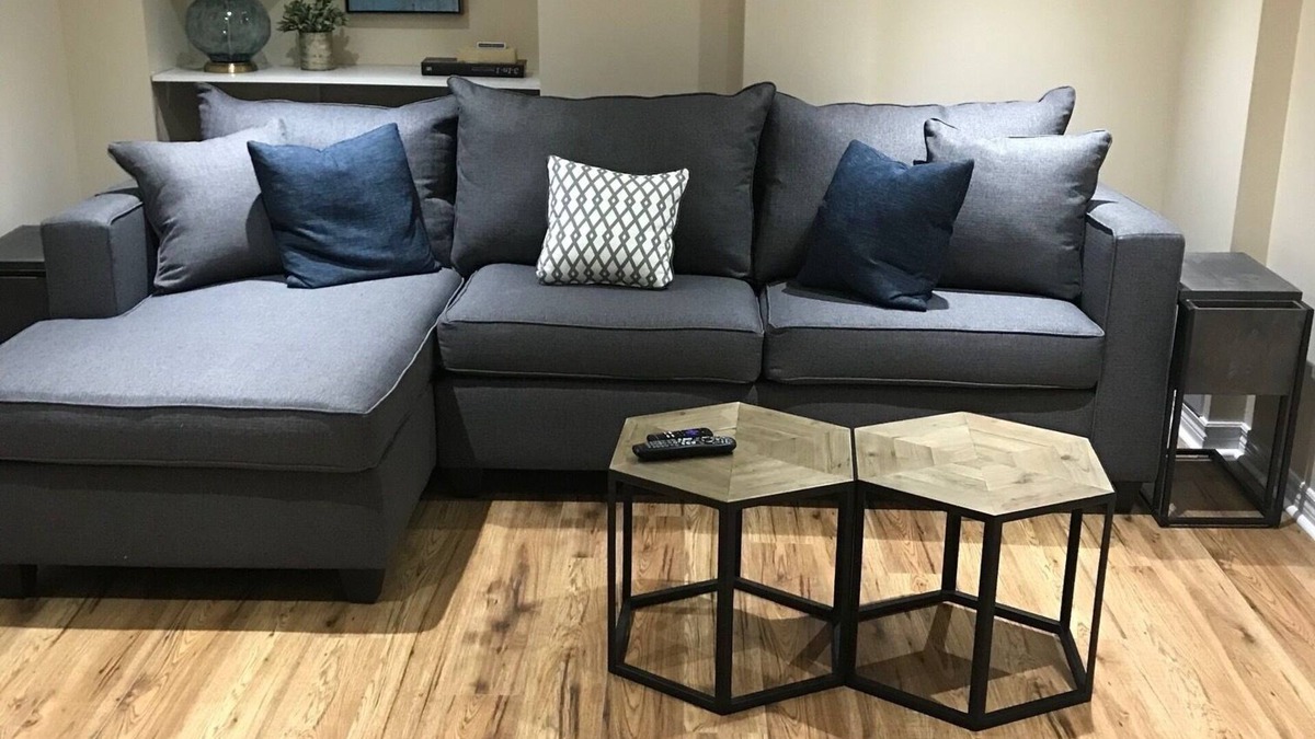 Lisgar Apartment | beautiful 1 bedroom lower level apartment
