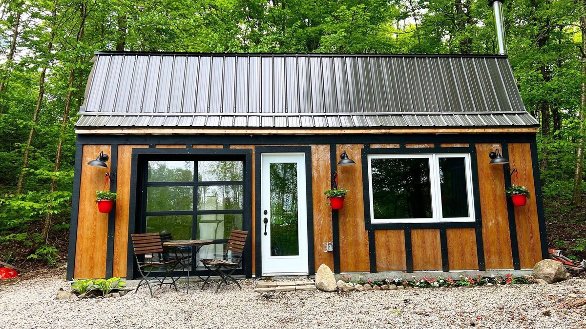 Whitestone Cottage | Beautiful 1-bedroom Cottage on Shawanaga Lake