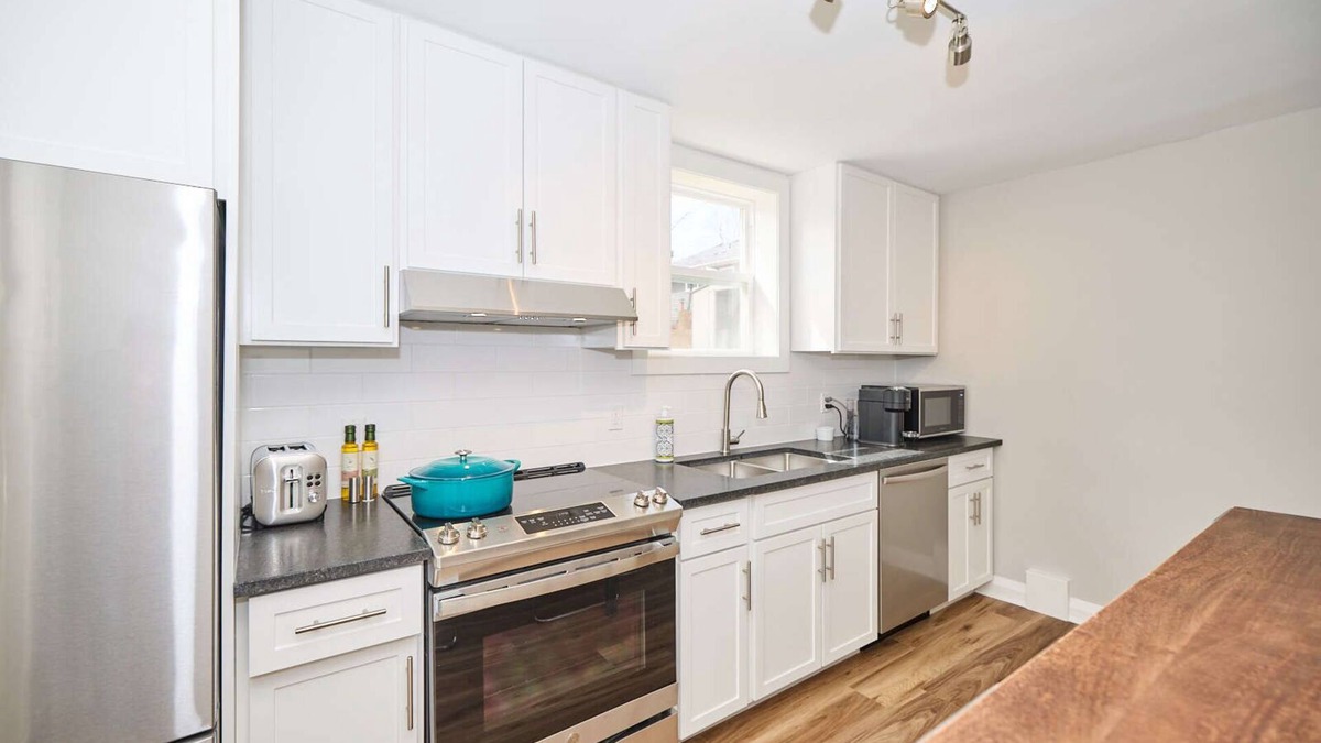 Thorold Condo | Beautiful 1 Bedroom Condo near Niagara Falls and Wine Country