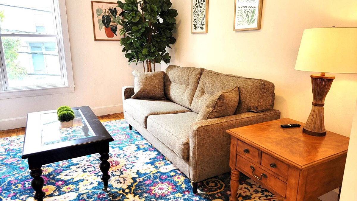 Valley Street Apartment | Beautiful 1 bedroom, furnished