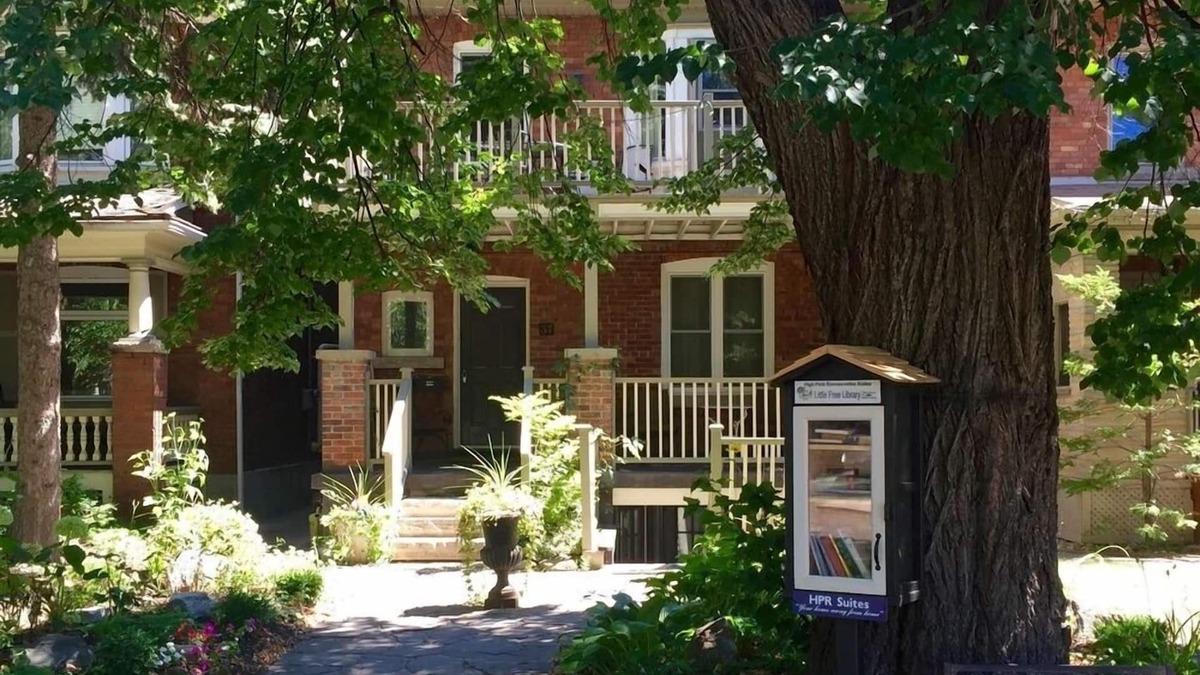 Roncesvalles Village House | Beautiful 1 Bedroom Garden Apt In Roncesvalles High Park.