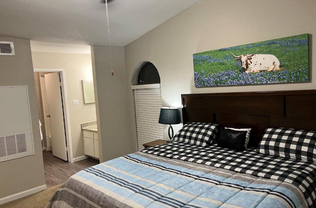 George Bush Park/Eldridge Apartment | Beautiful 1-bedroom Townhome with nice amenities