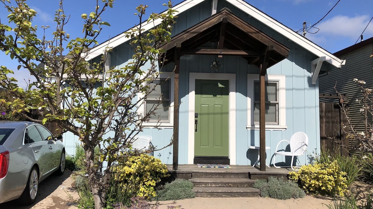Seabright Cottage | Beautiful 1 bedroom in Seabright Beach area