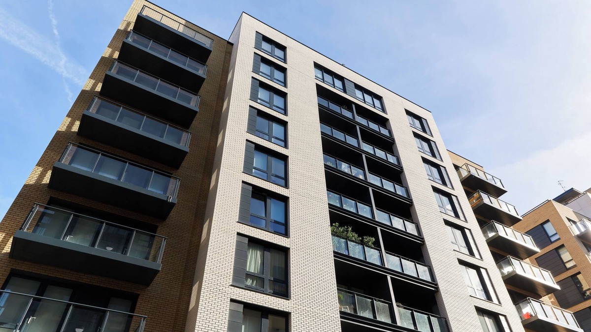 Tower Hamlets Apartment | Beautiful 1 Bedroom with Balcony Near Mile End